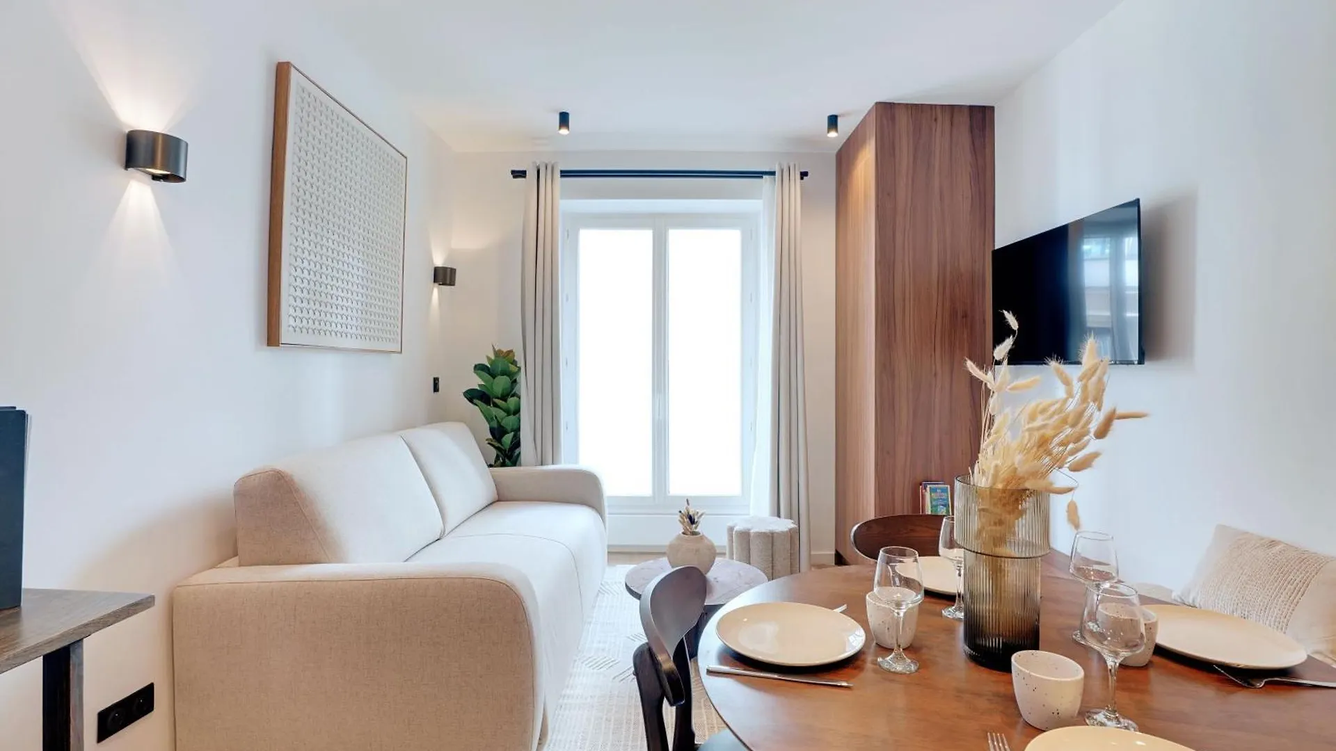 Luxurious Apartment - 2Br-6P - Palais Opera Paris 0*,  Frankrike